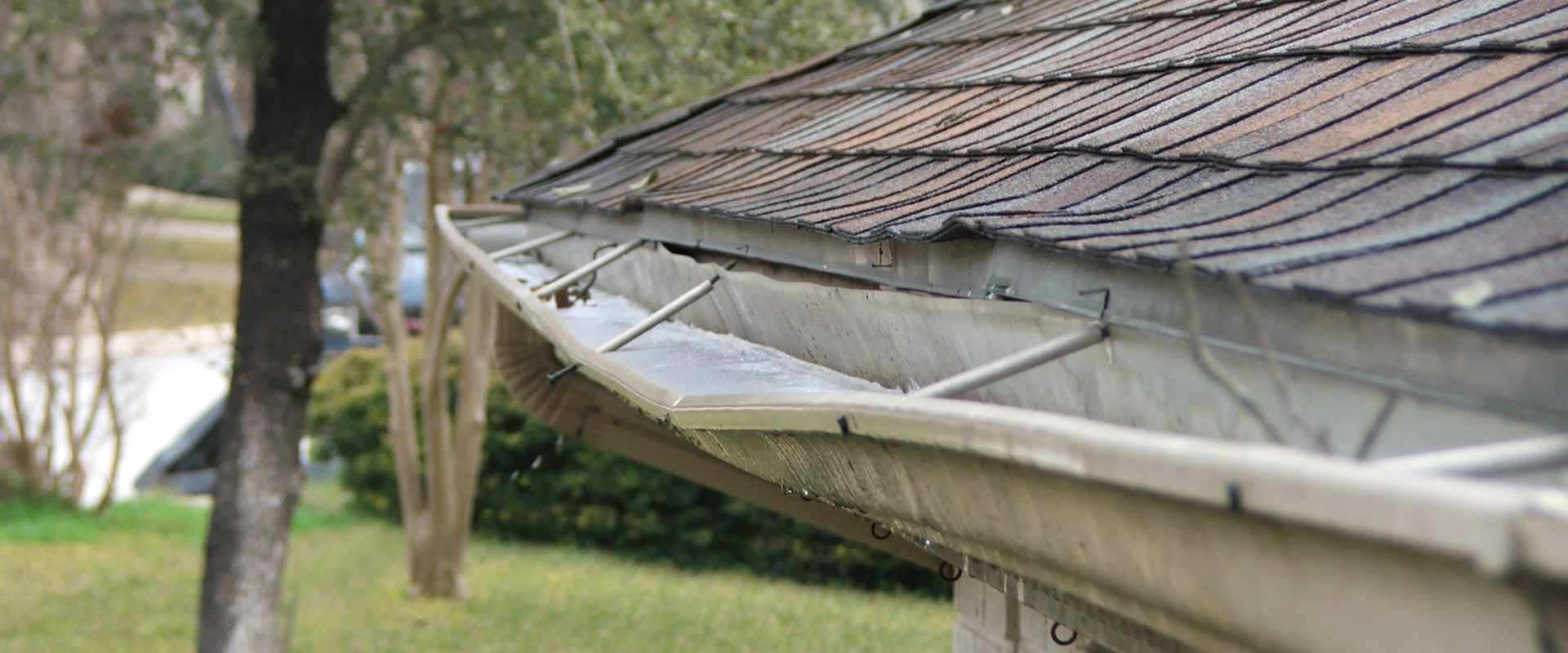 Where Should Gutters Not Be Placed? A Comprehensive Guide